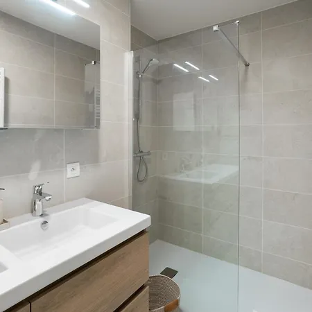 - - Modern, Design En Warm App 4p 公寓 *