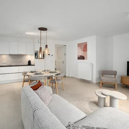 - - Modern, Design En Warm App 4p Apartment *