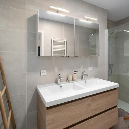 - - Modern, Design En Warm App 4p *