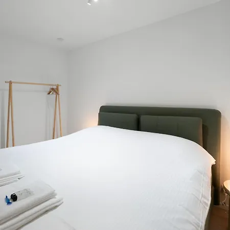 - - Modern, Design En Warm App 4p * Oostende